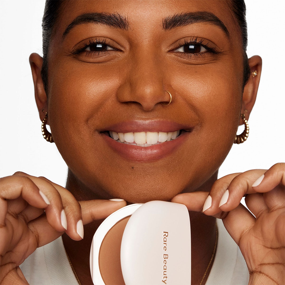 TRUE TO MYSELF TINTED PRESSED TALC-FREE FINISHING POWDER (POLVO FIJADOR PARA ROSTRO)